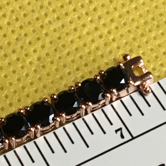 Spinel in Rose Gold - Picture 9 of 11